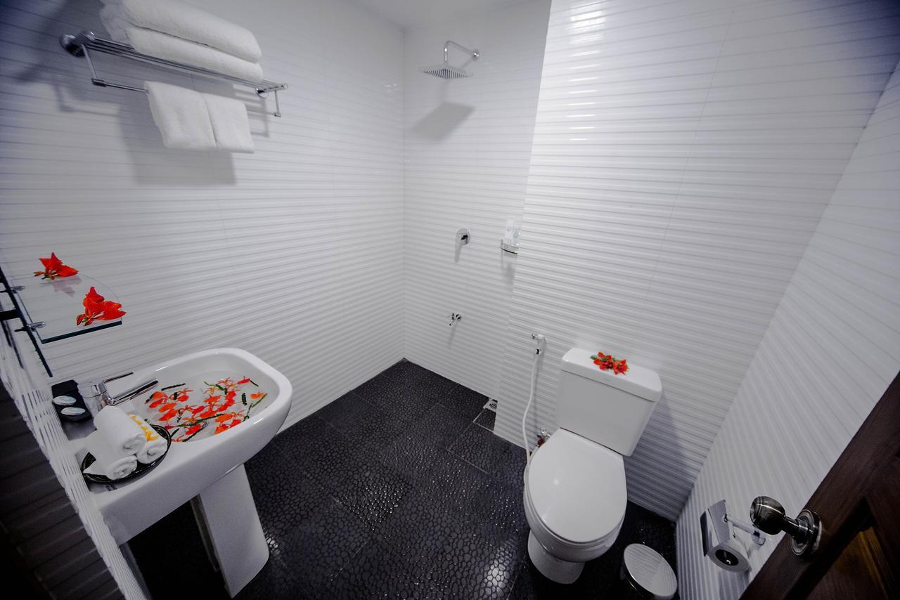 81 Central Hotel Няунг Шве Екстериор снимка